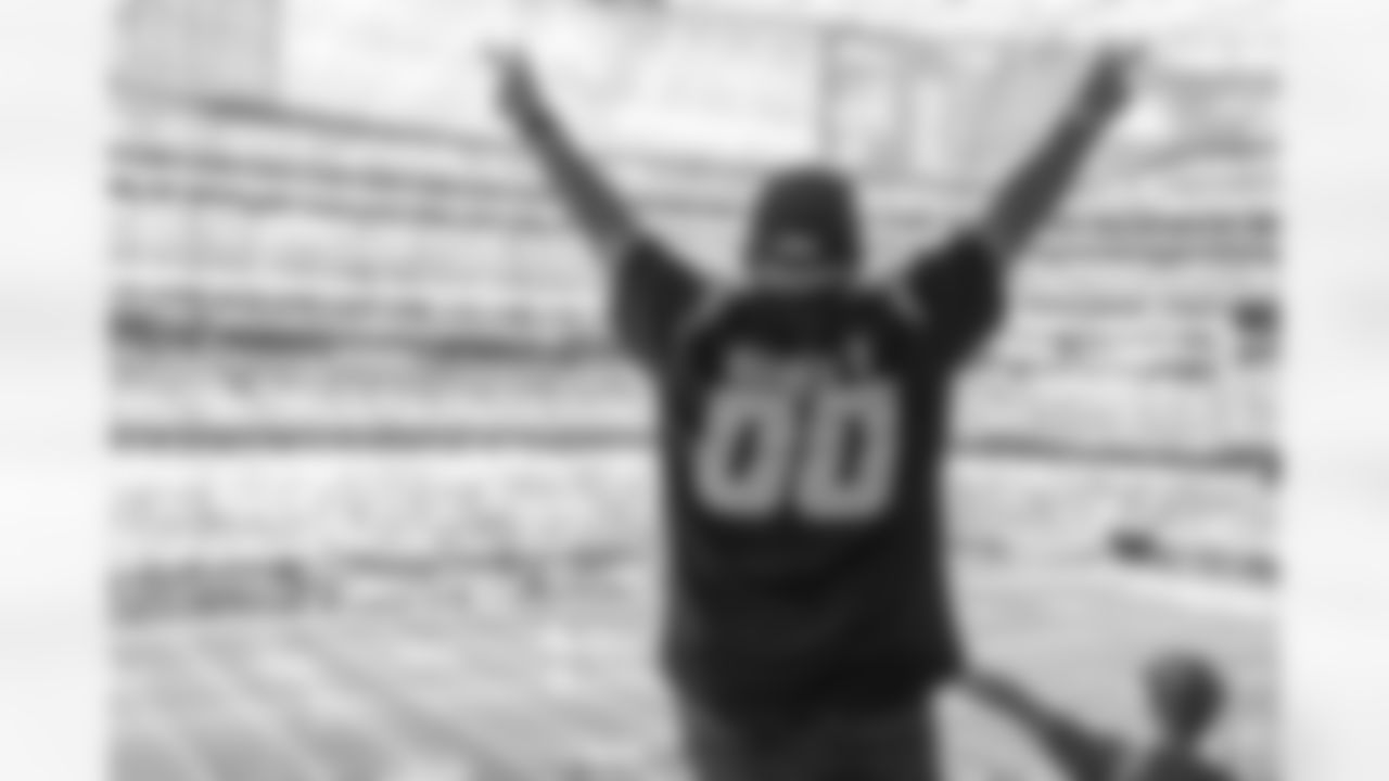 `The Los Angeles Chargers play the Washington Commanders on Sunday, October 5, 2025 at SoFi Stadium in Inglewood, CA.
[FINAL SCORE: WAS 27 - LAC 10]