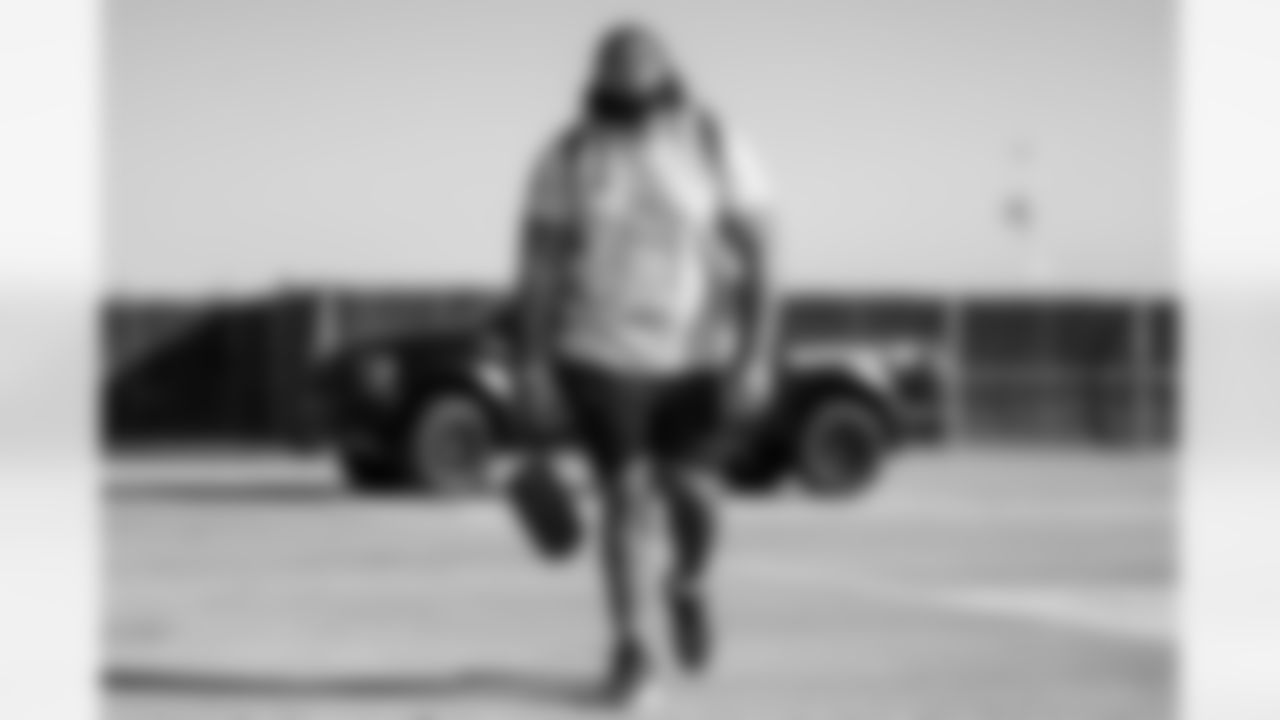 OL Jamaree Salyer (68)