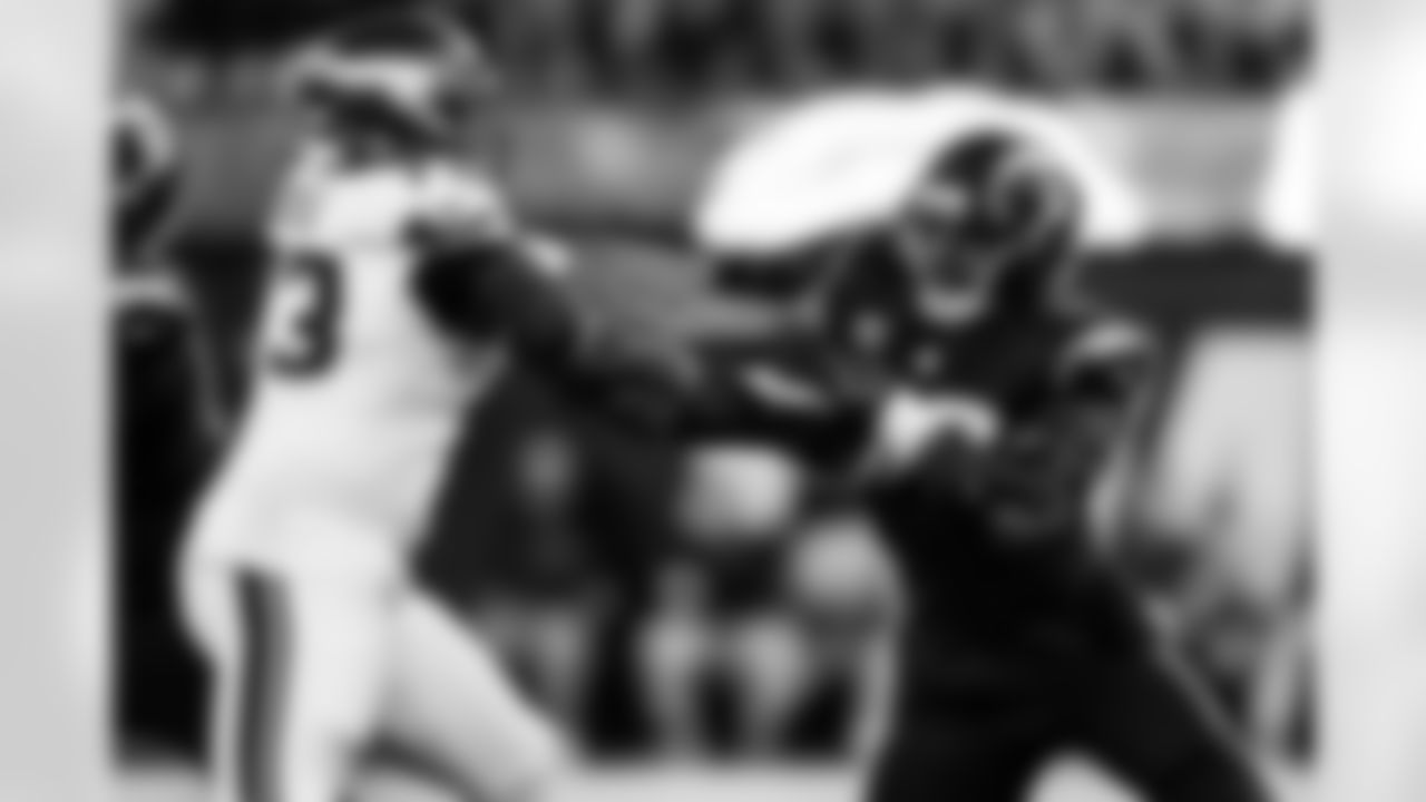 Check out the best shots from the Chargers Week 8 matchup against the Vikings!
