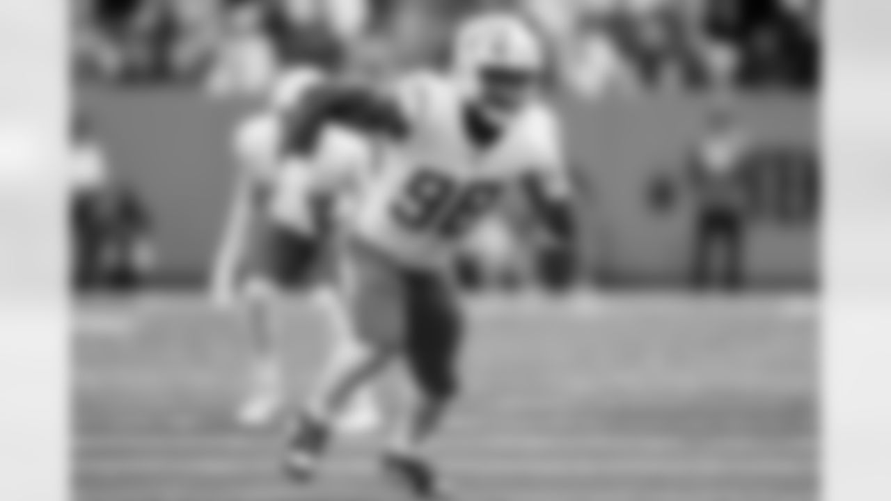 Check out the best shots from the Chargers Week 9 matchup against the Titans!