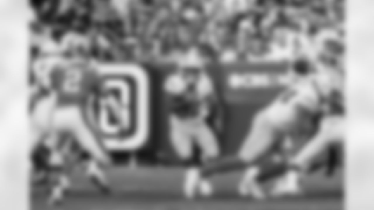 Check out the best shots from the Chargers Week 18 matchup against the Broncos!