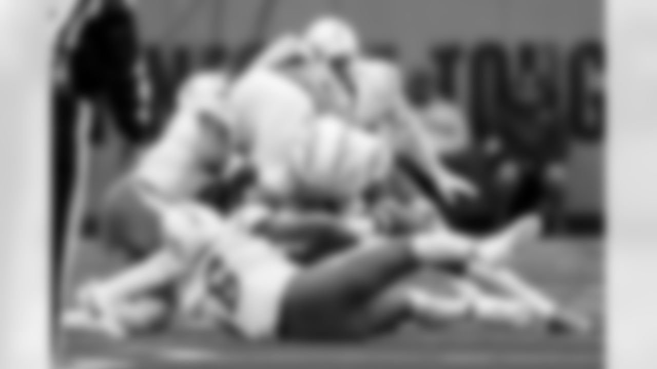 Check out the best shots from the Chargers Week 9 matchup against the Titans!