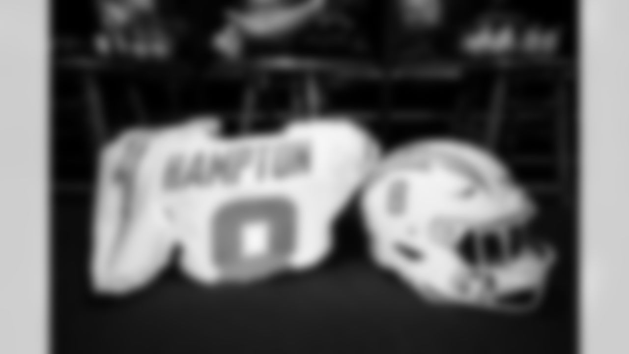 RB Omarion Hampton (8)