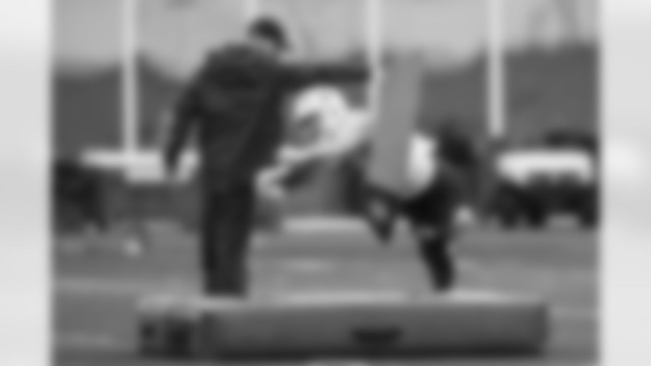 The Los Angeles Chargers play the Houston Texans on Wednesday, December 31, 2025 at SoFi Stadium in Inglewood, CA.
[FINAL SCORE: HOU 20 - LAC 16]