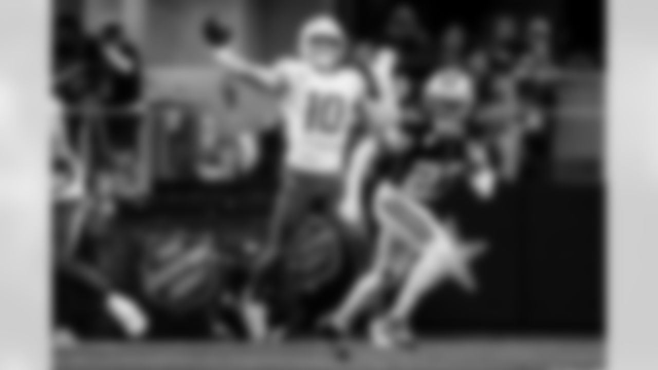 Chargers QB Justin Herbert (#10) in action during their Pro Bowl season.