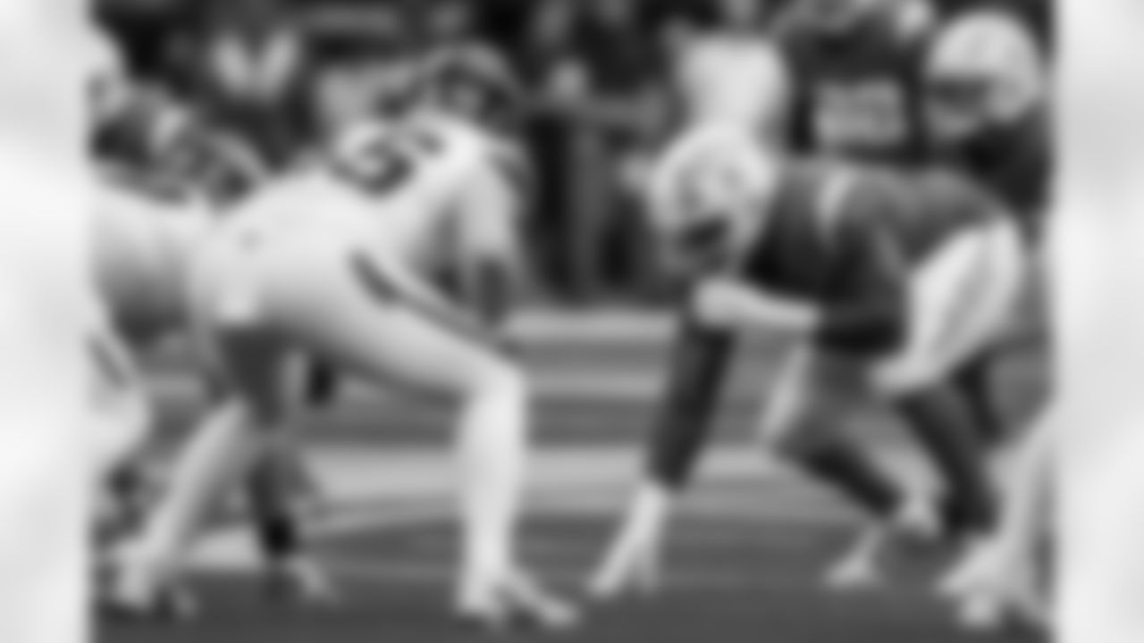 Take a look at the best photos of Chargers 2026 free agent Da'Shawn Hand