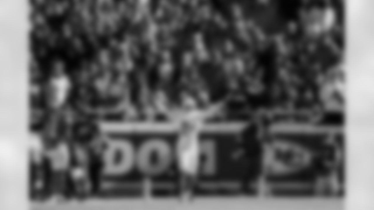 Check out the best shots from the Chargers Week 15 matchup against the Chiefs!