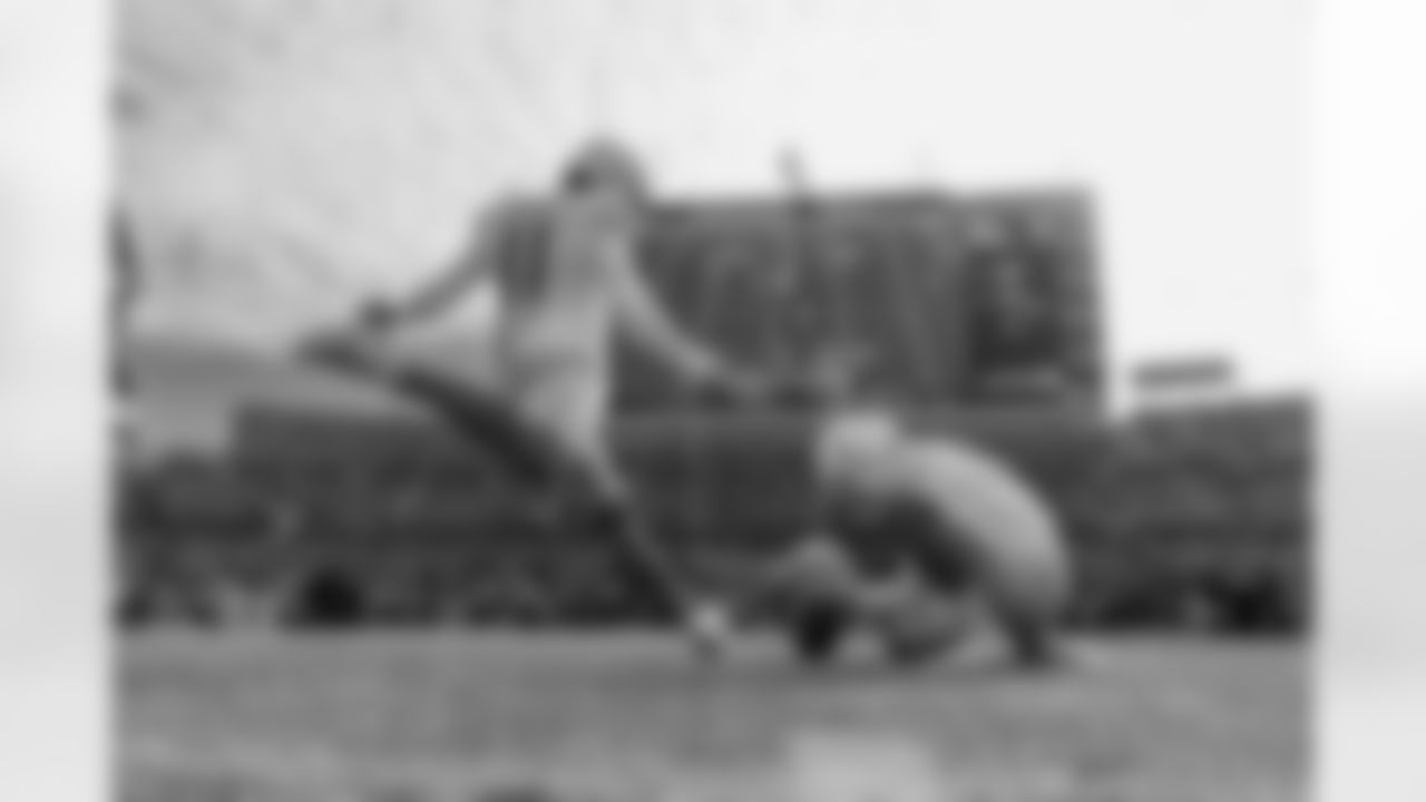 The Los Angeles Chargers play the Denver Broncos on Sunday, December 31, 2023 at Empower Field at Mile High in Denver, CO.
[FINAL SCORE: DEN 16 - LAC 9]