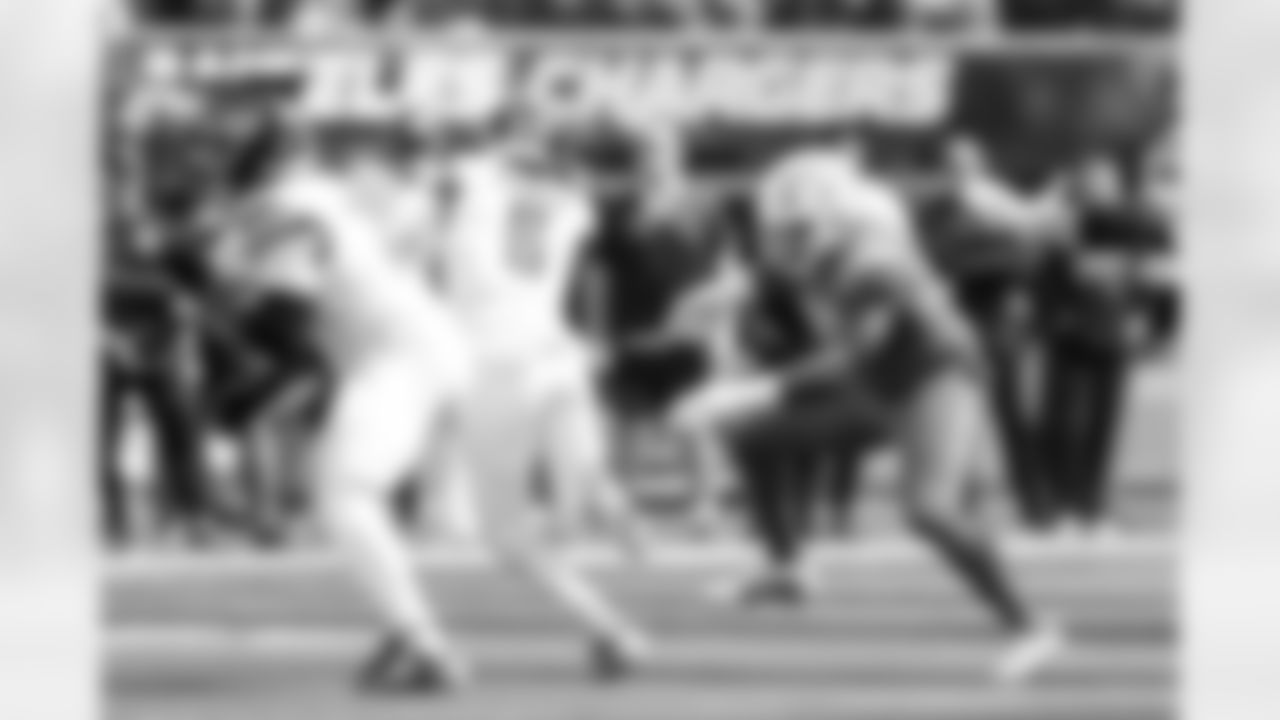 DL Da'Shawn Hand (91)