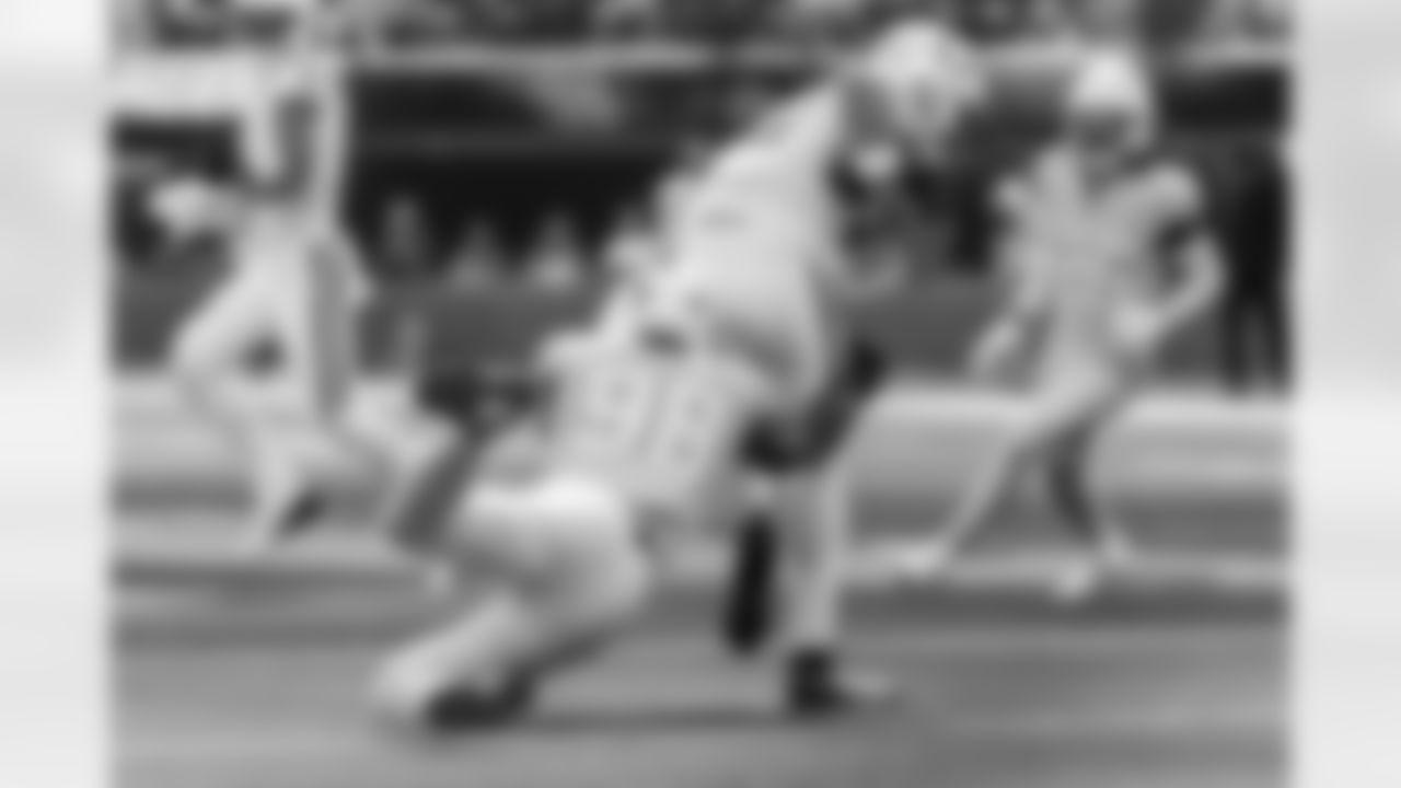 Check out the best shots from the Chargers Week 7 matchup against the Colts!