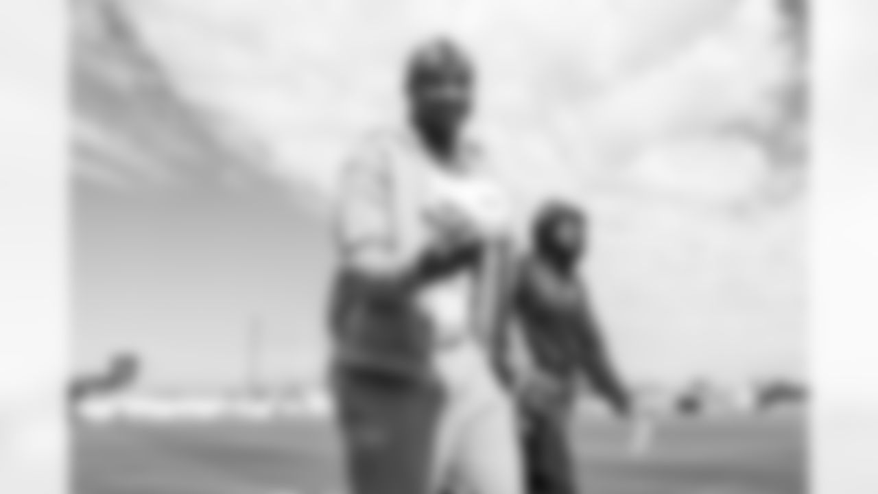 DL Justin Eboigbe (92)