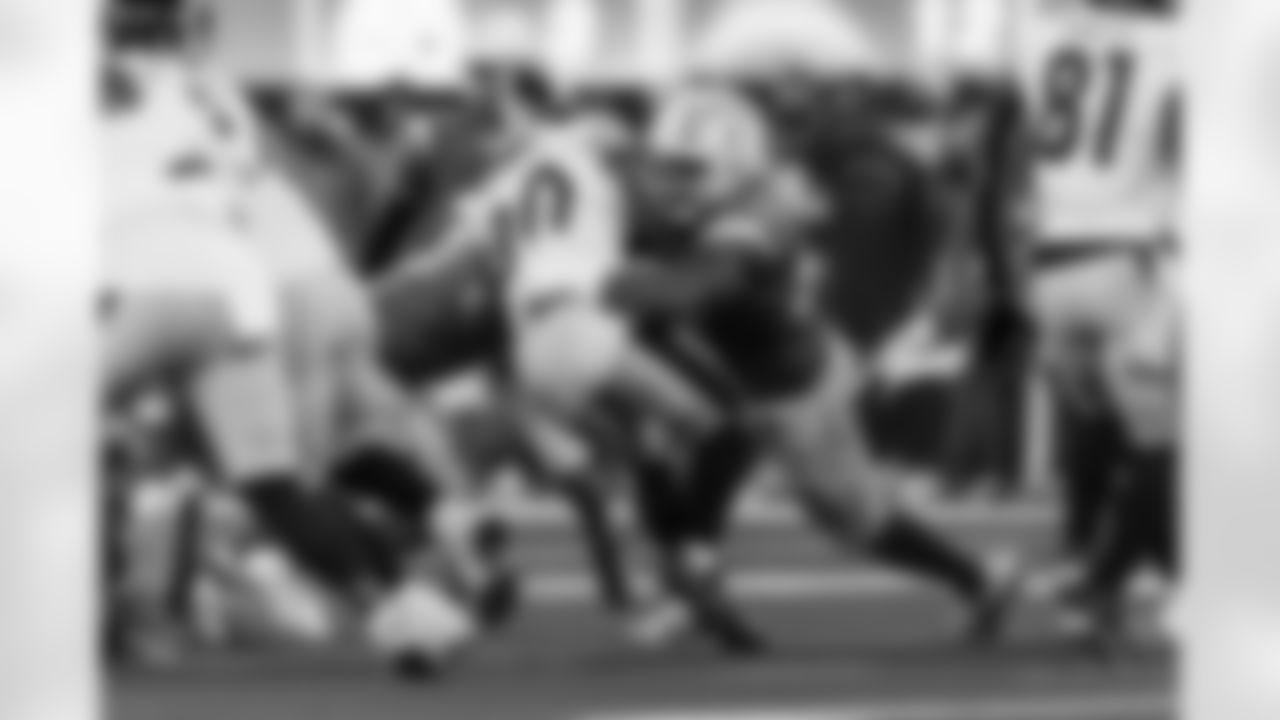 Take a look at the best photos of Chargers 2026 free agent Da'Shawn Hand