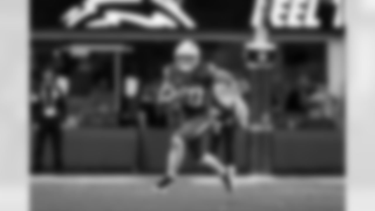 QB Justin Herbert (10)