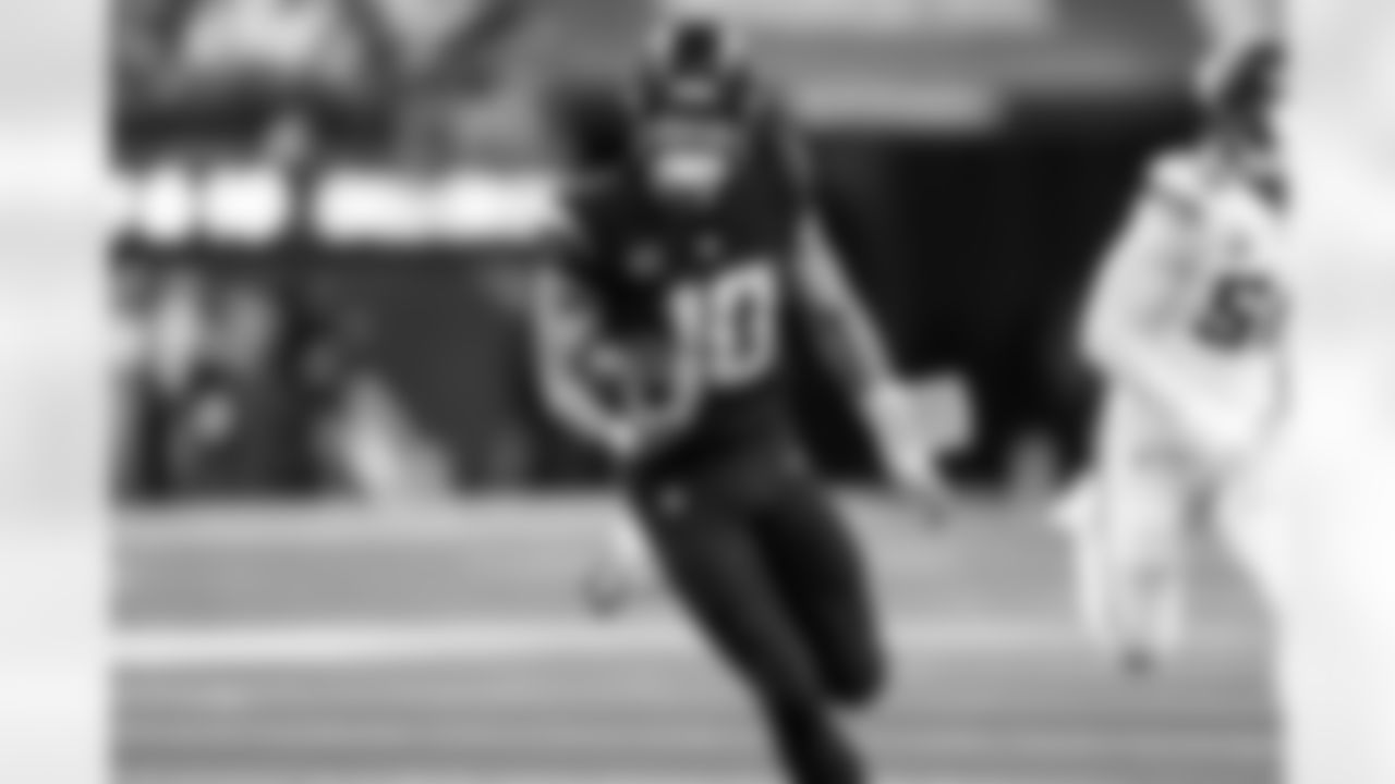QB Justin Herbert (10)
