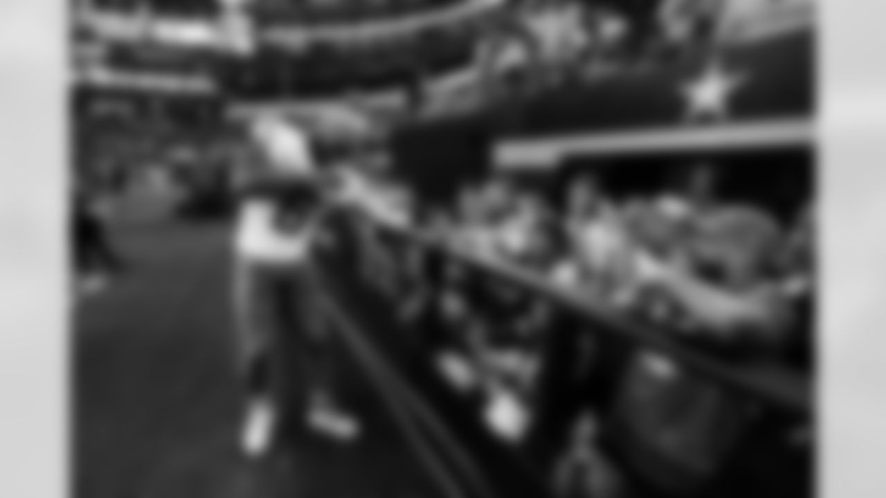 LB Denzel Perryman (6)