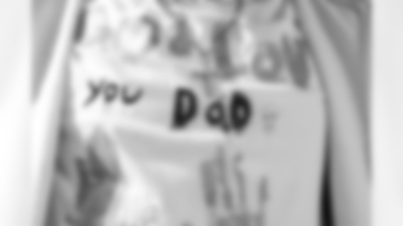 LB Del'Shawn Phillips (53)