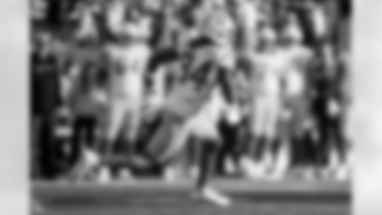 Check out the best shots from the Chargers Week 18 matchup against the Broncos!