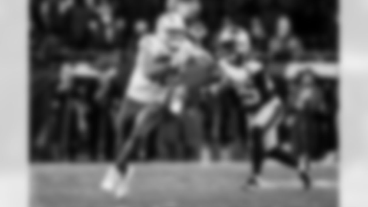 QB Justin Herbert (10)