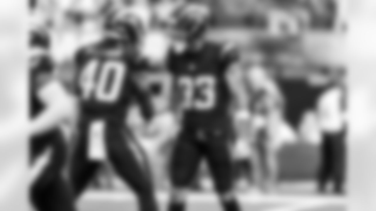 S Kendall Williamson (40) and DB Deane Leonard (33)