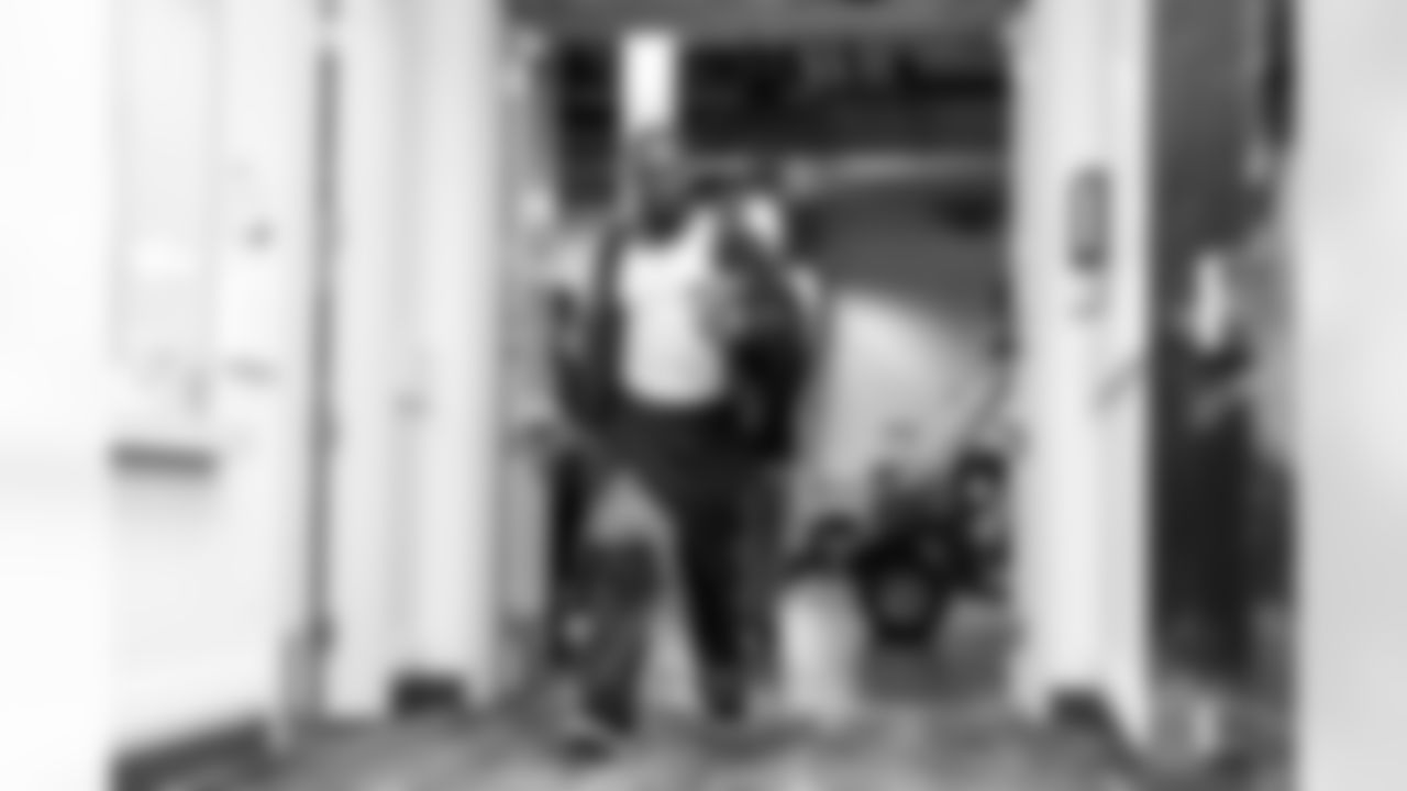 LB Denzel Perryman (6)