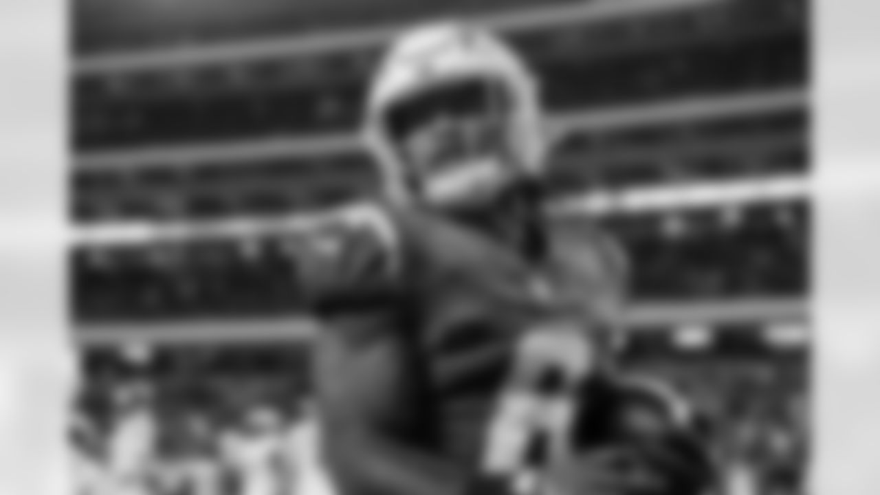 RB Omarion Hampton (8)