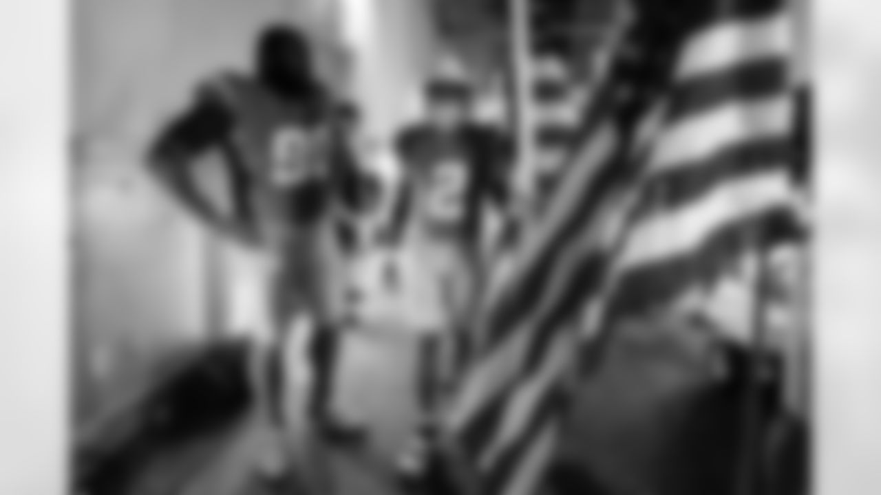 DL Teair Tart (90) and DB Elijah Molden (2)