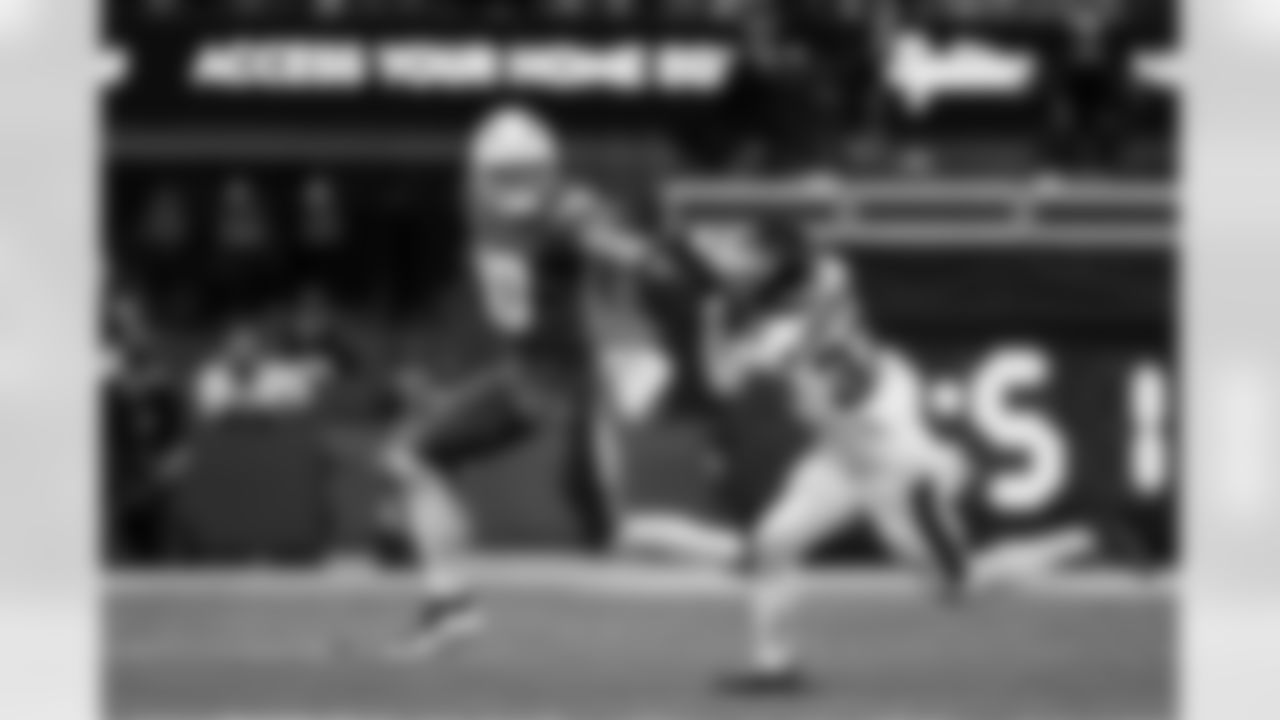 QB Justin Herbert (10)