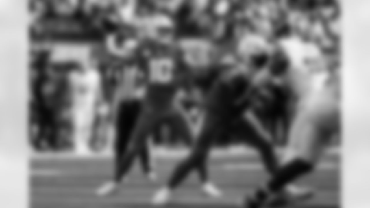 Chargers QB Justin Herbert (#10) in action during their Pro Bowl season.