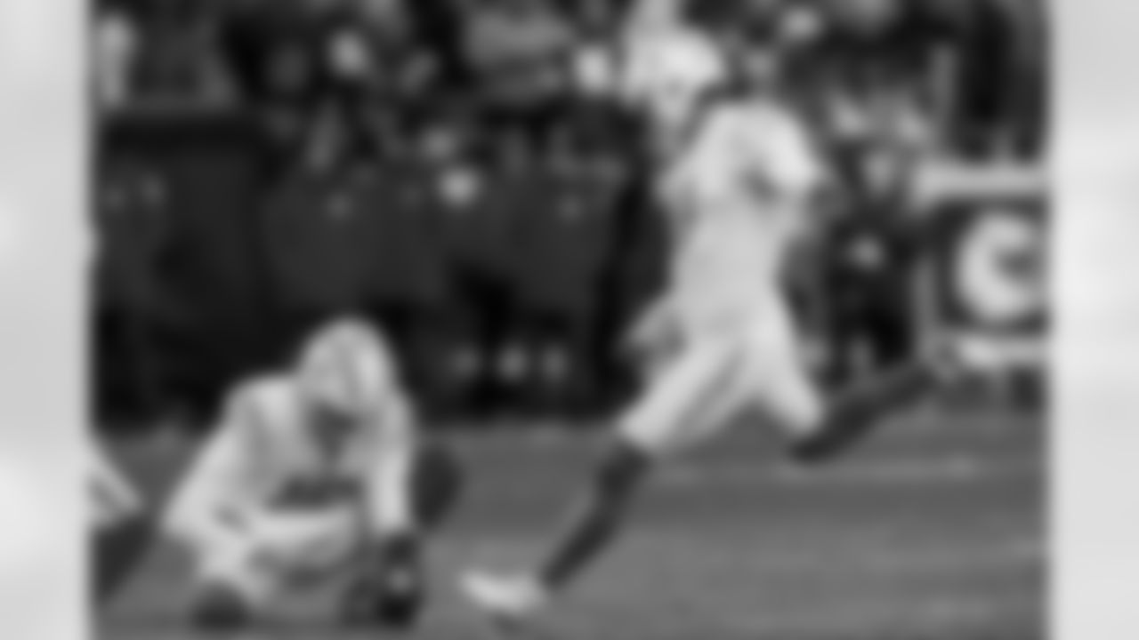 Check out the best shots from the Chargers Week 15 matchup against the Chiefs!