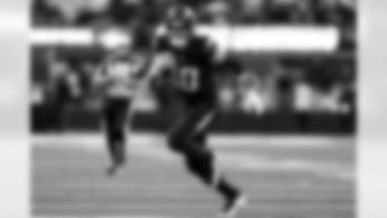 QB Justin Herbert (10)