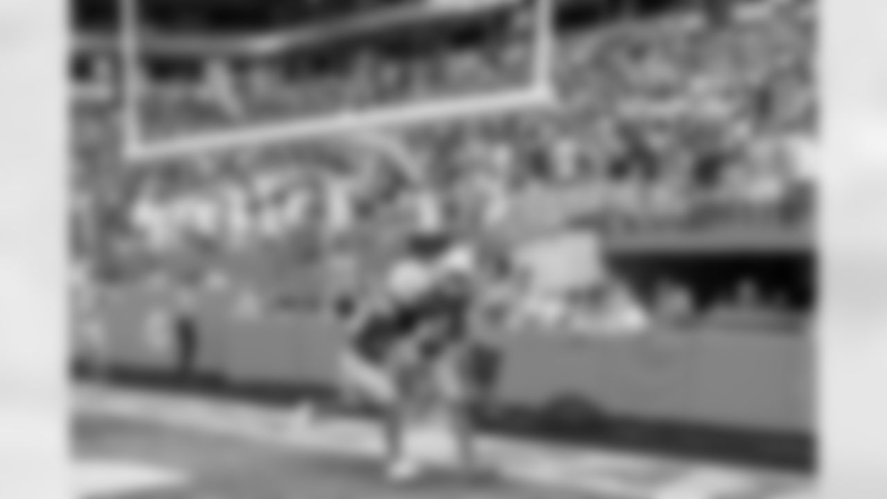 Check out the best shots from the Chargers Week 6 matchup against the Dolphins!