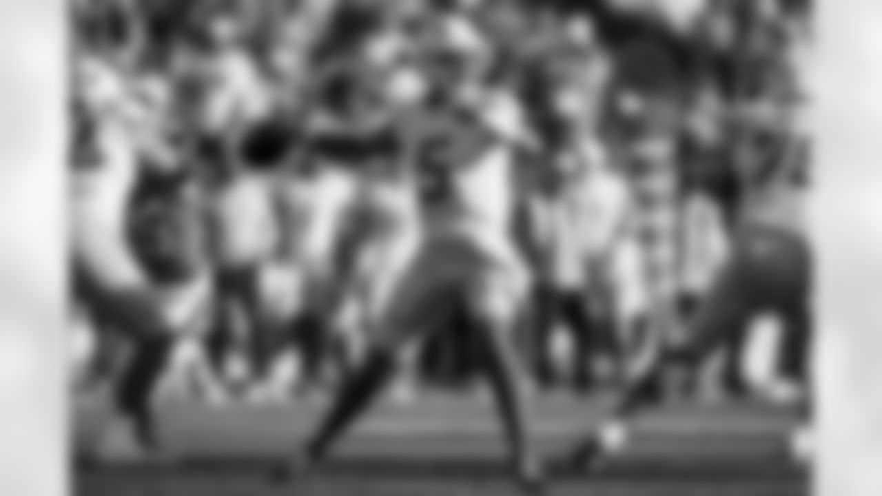 Check out the best shots from the Chargers Week 18 matchup against the Broncos!