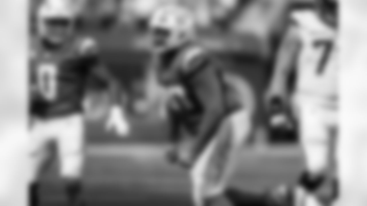 The Los Angeles Chargers agreed to terms on a multi-year contract extension with defensive lineman Teair Tart