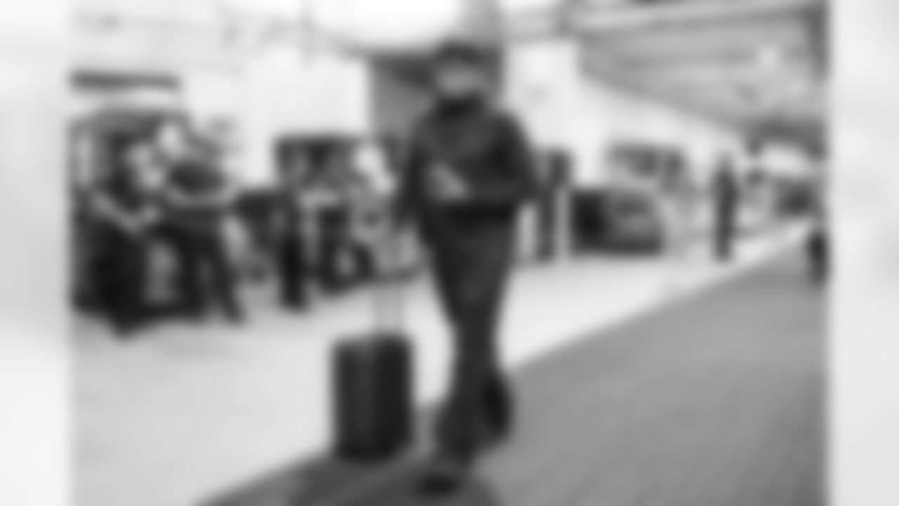 OLB Kyle Kennard (54)