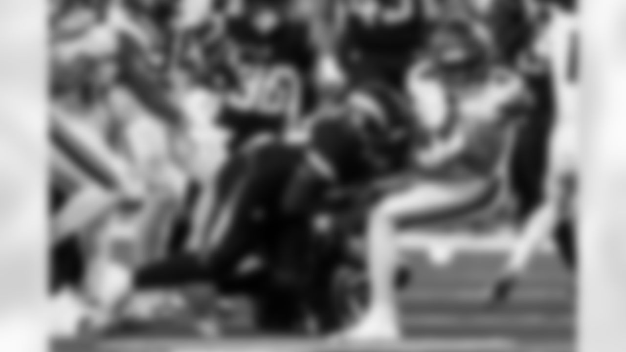 Check out the best shots from the Chargers Week 8 matchup against the Vikings!