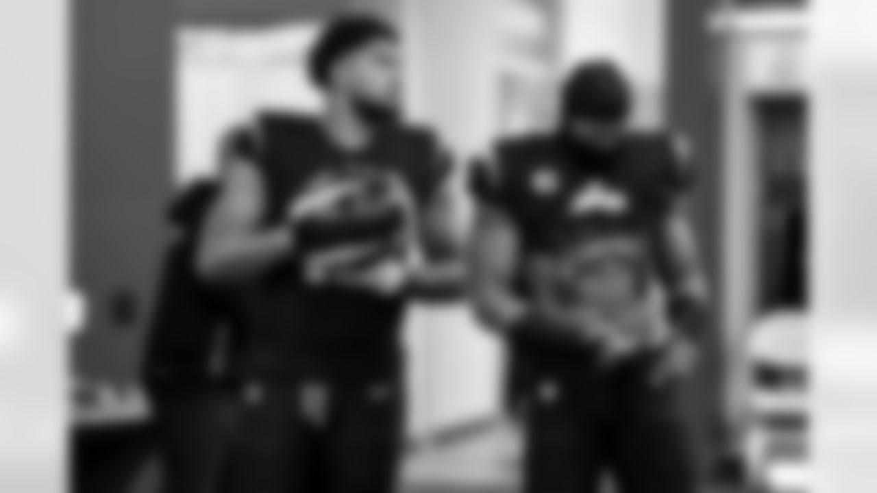 OLB Tuli Tuipulotu (45) and LB Daiyan Henley (0)