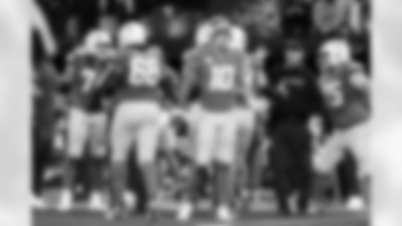 QB Justin Herbert (10)