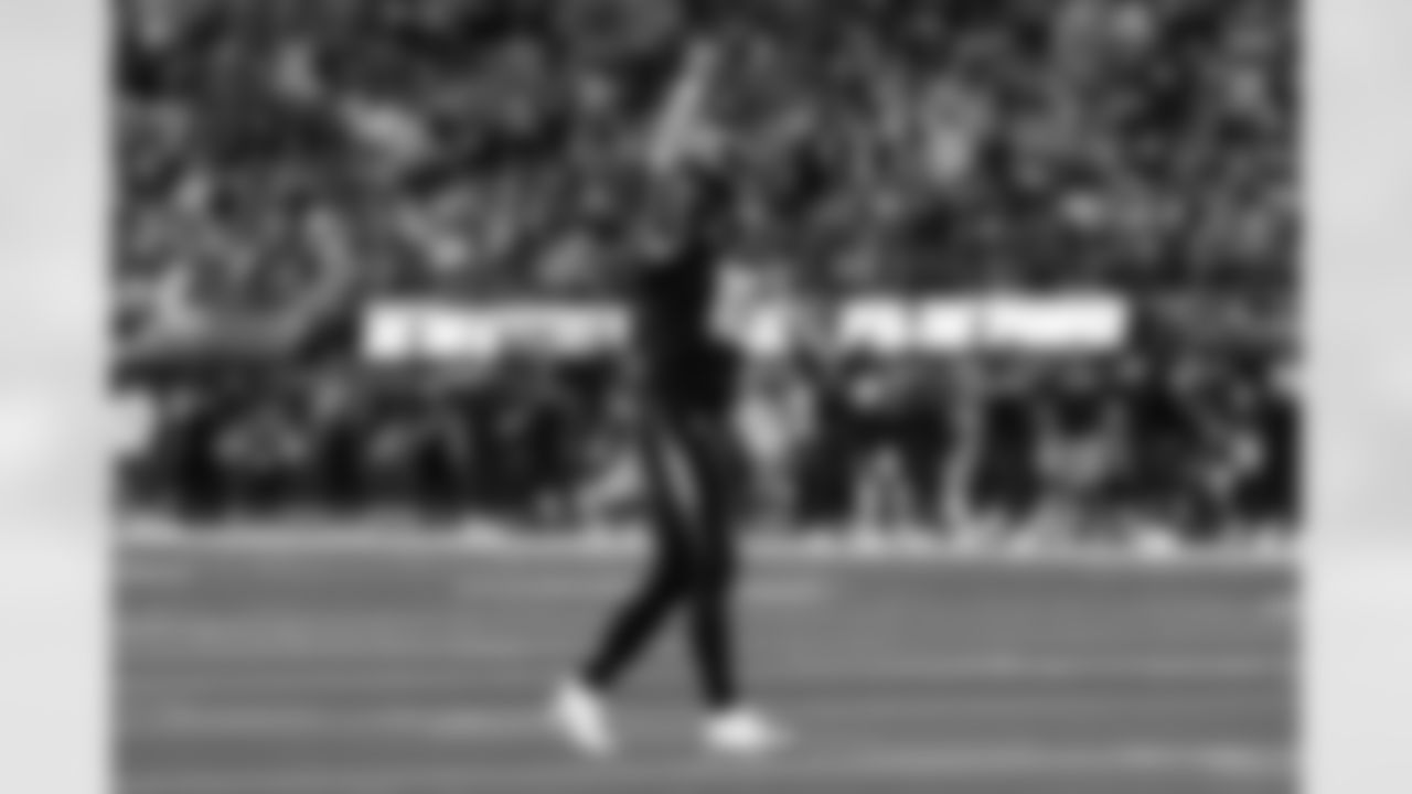 Take a look back at the best photos of Justin Herbert's 2025 campaign.