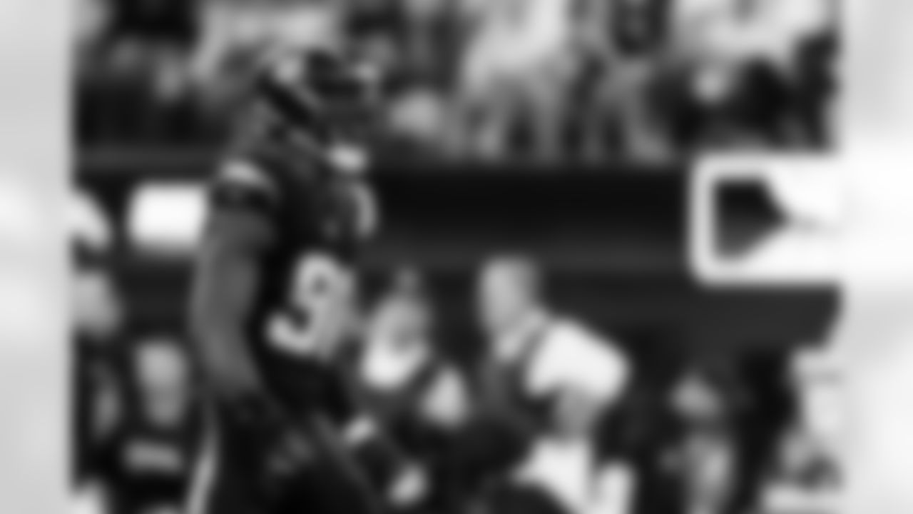 Check out the best shots from the Chargers Week 8 matchup against the Vikings!