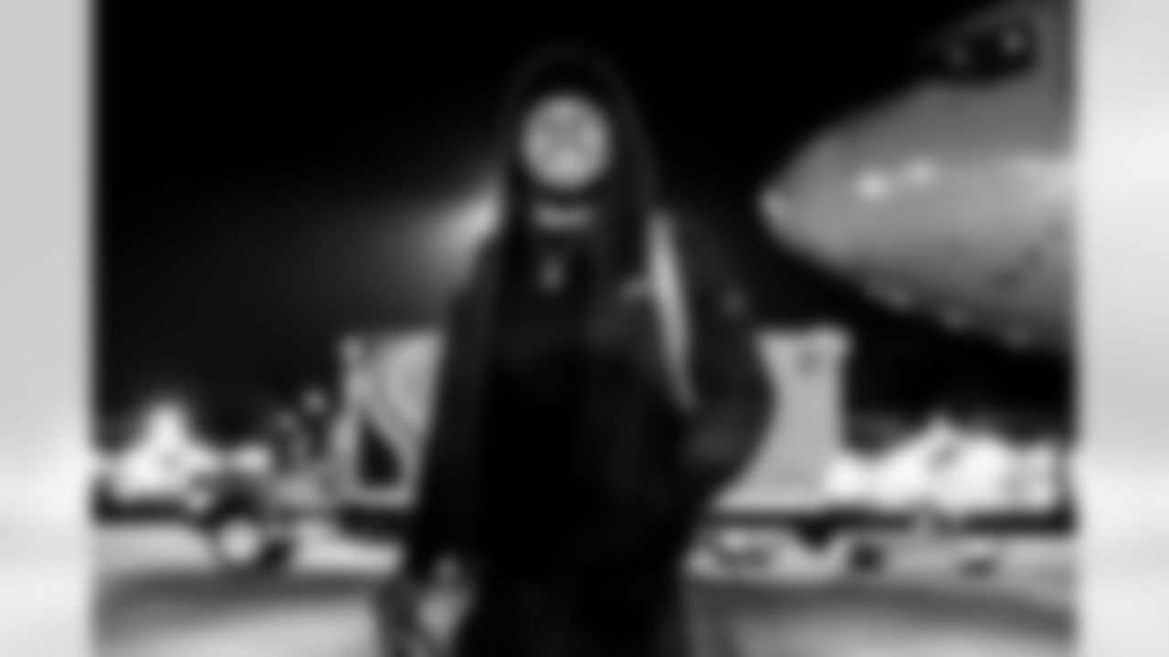 LB Denzel Perryman (6)