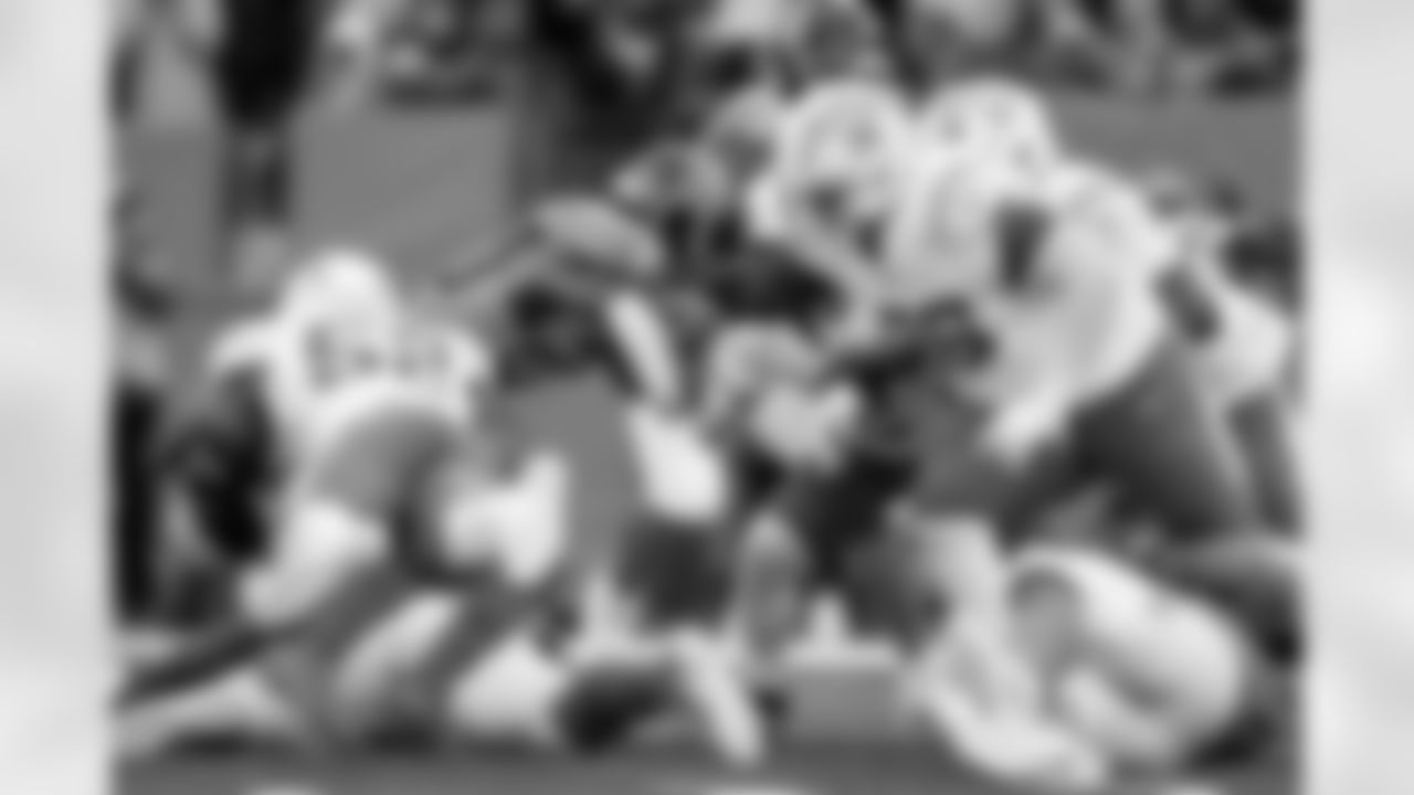 Check out the best shots from the Chargers Week 9 matchup against the Titans!