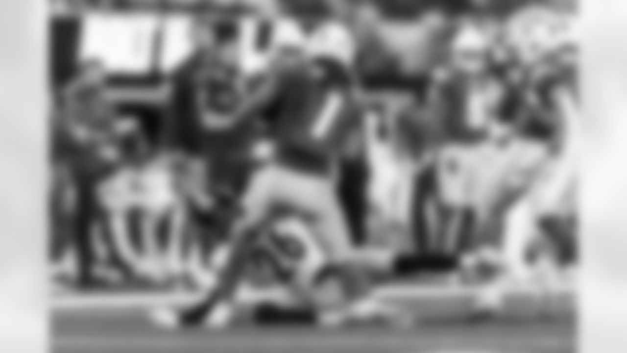 Check out the best shots from the Chargers Week 10 matchup against the Steelers!