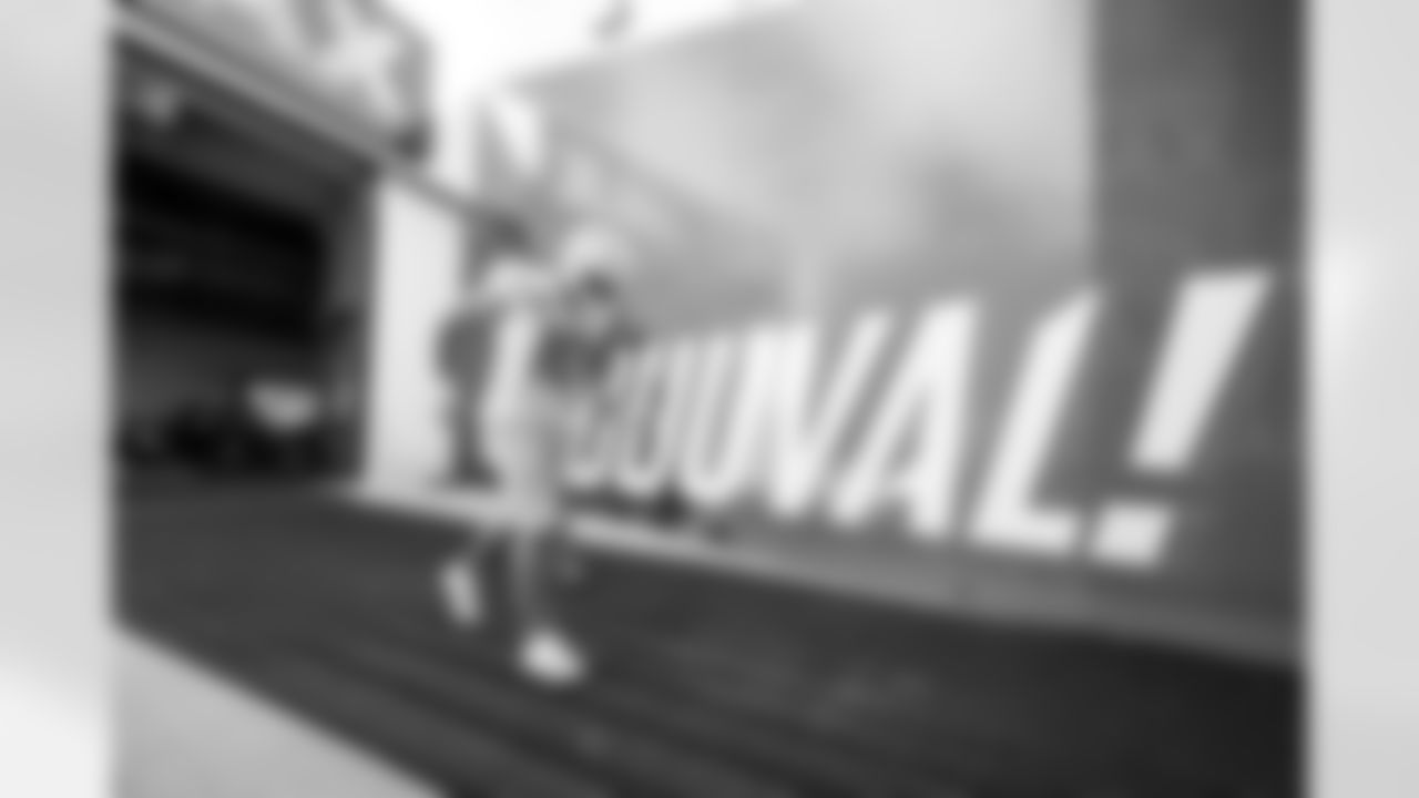 QB Justin Herbert (10)