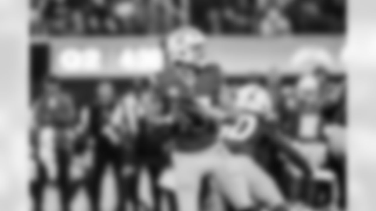 QB Justin Herbert (10)