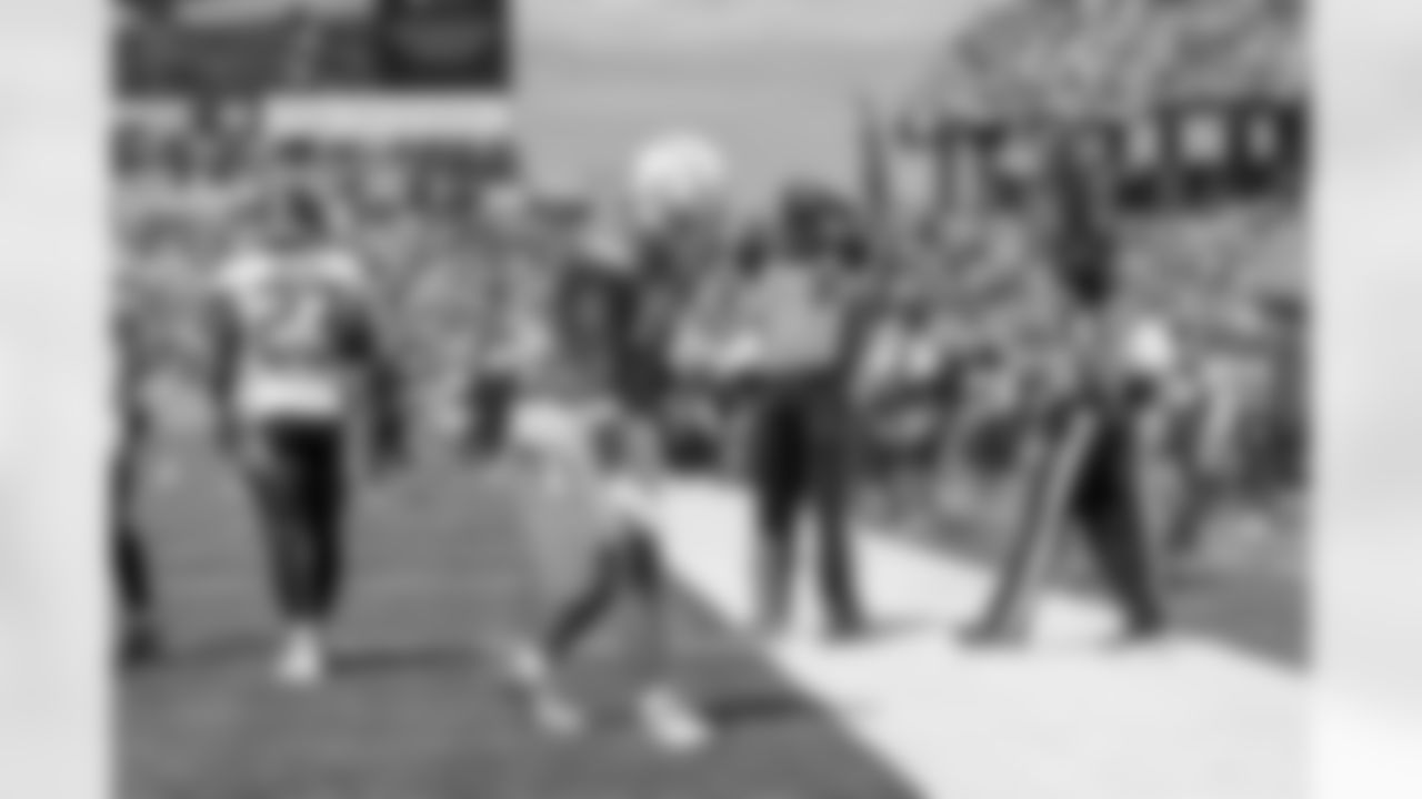 The Los Angeles Chargers play the Tennessee Titans on Sunday, September 17, 2023 at Nissan Stadium in Nashville, TN.
[FINAL SCORE: TEN 27 - LAC 24]