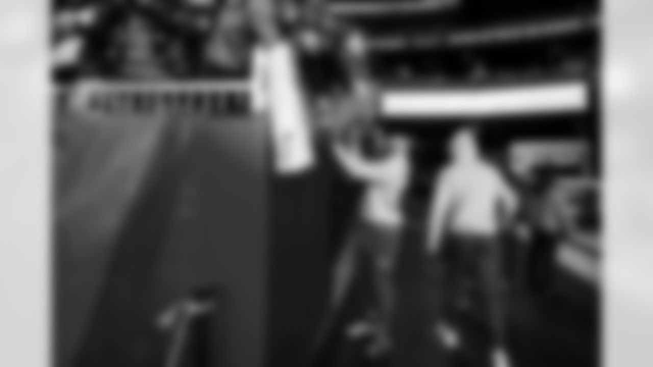 LB Del'Shawn Phillips (53)