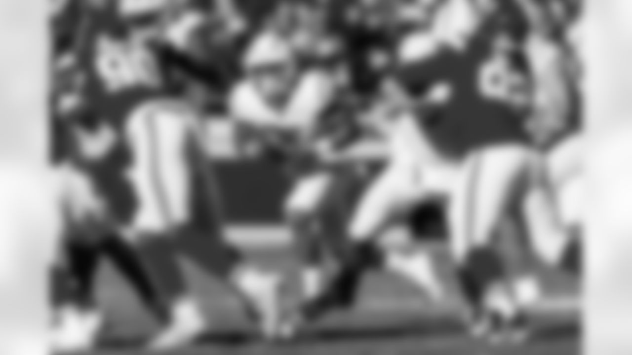 Check out the best shots from the Chargers Week 15 matchup against the Chiefs!