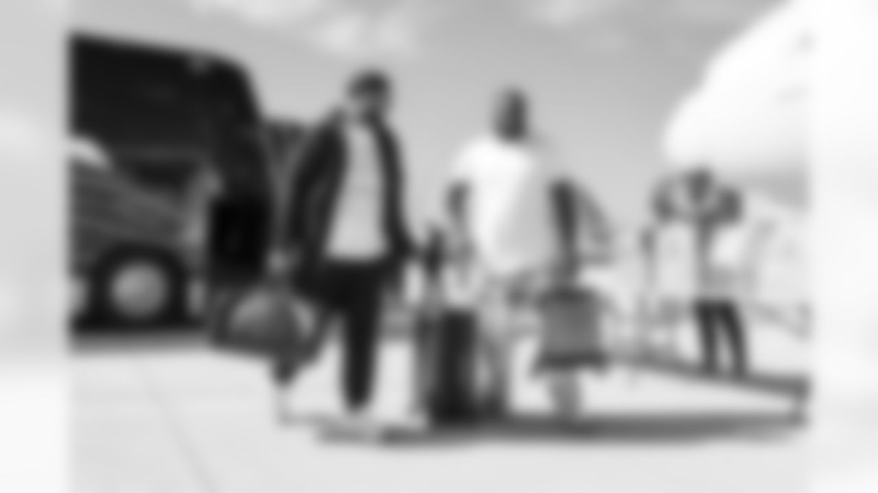 OLB Tuli Tuipulotu (45) and DL Teair Tart (90)