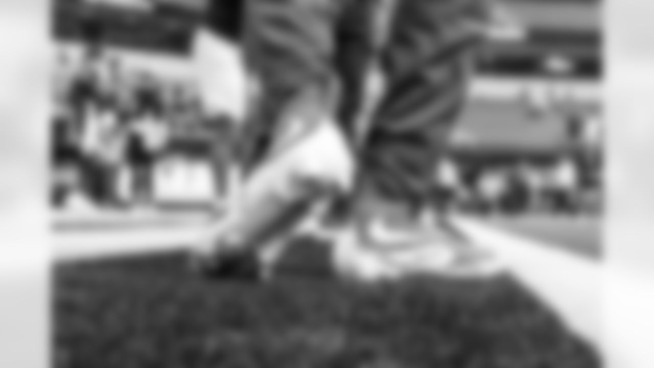 LB Del'Shawn Phillips (53)