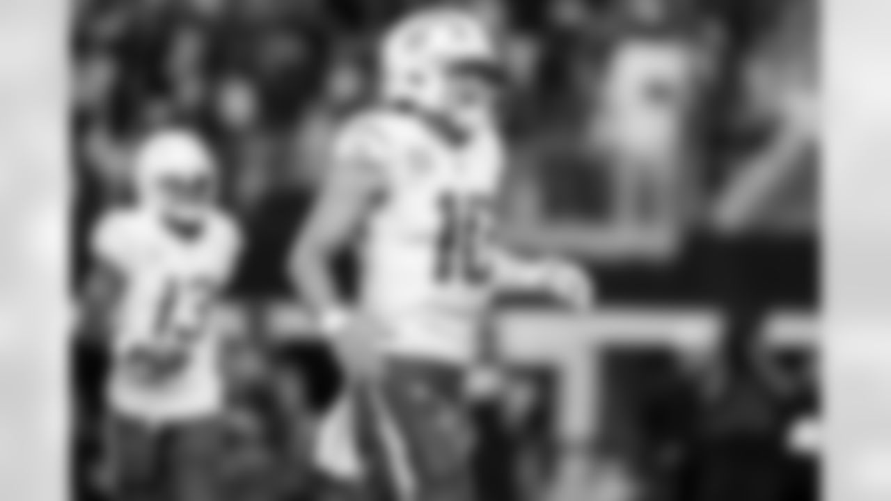 QB Justin Herbert (10)